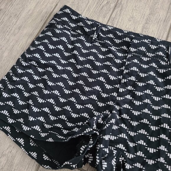 Old Navy Pixie Shorts Black White Geometric Print Size 8 Regular - Picture 4 of 11